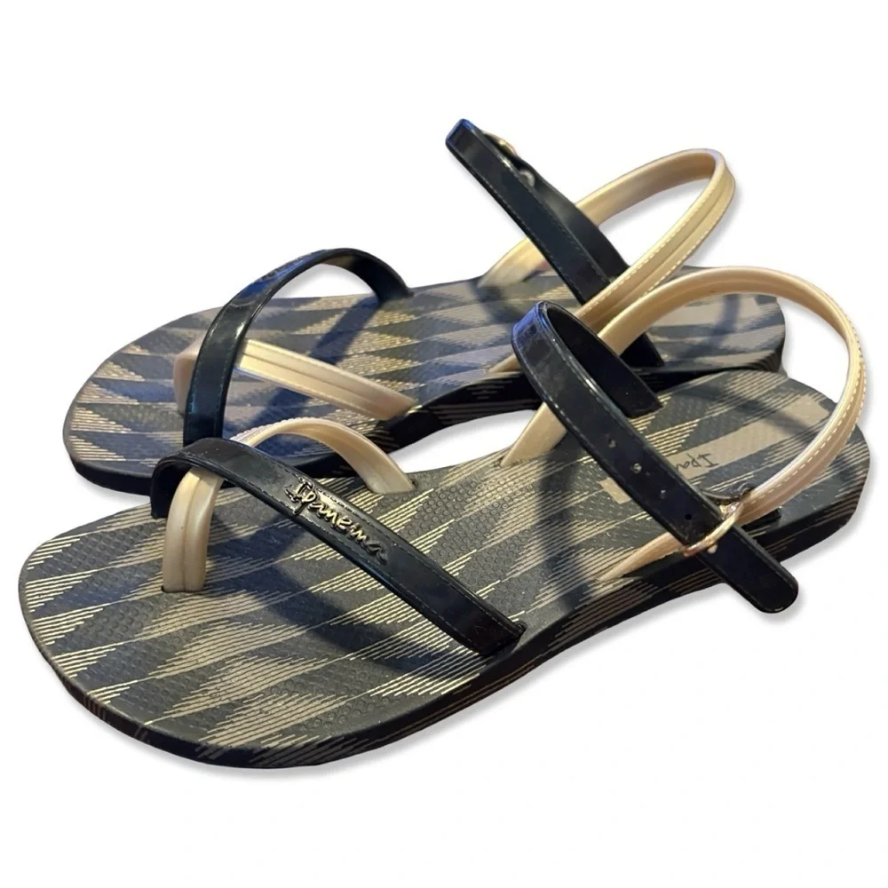 ⭐️IPANEMA Girls Gold and Black Strappy Sandals